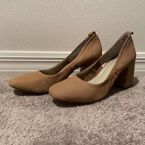 PERFECT WORK HEEL! Tan Leather Chunk Heel 1. State, comfortable work heel!
